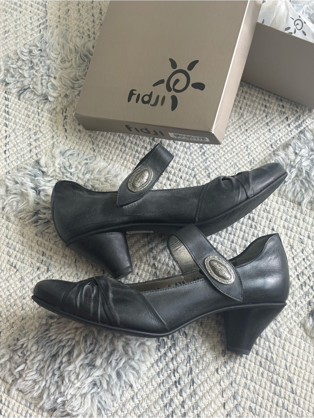 Heels - Picture 2 of 7